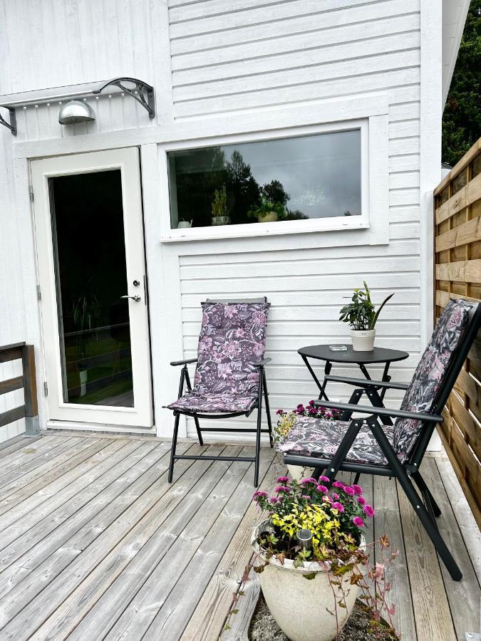 Lilla Huset Bed & Breakfast - Countryside Guesthouse, Free Parking Orebro Exterior photo